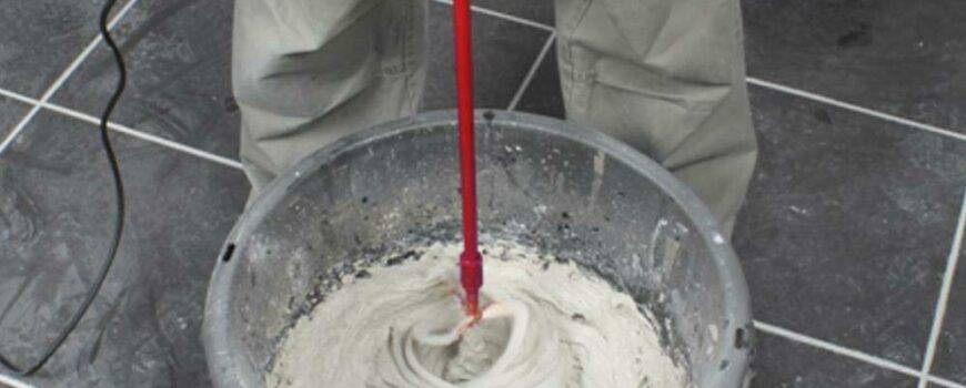 Cum se amestecă corect adezivul?